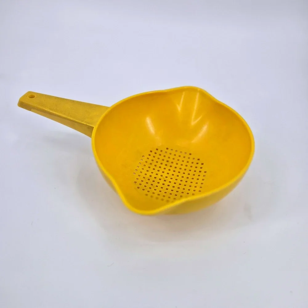 Vintage Tupperware #1200 Yellow 1‎ Quart Colander Strainer with Handle